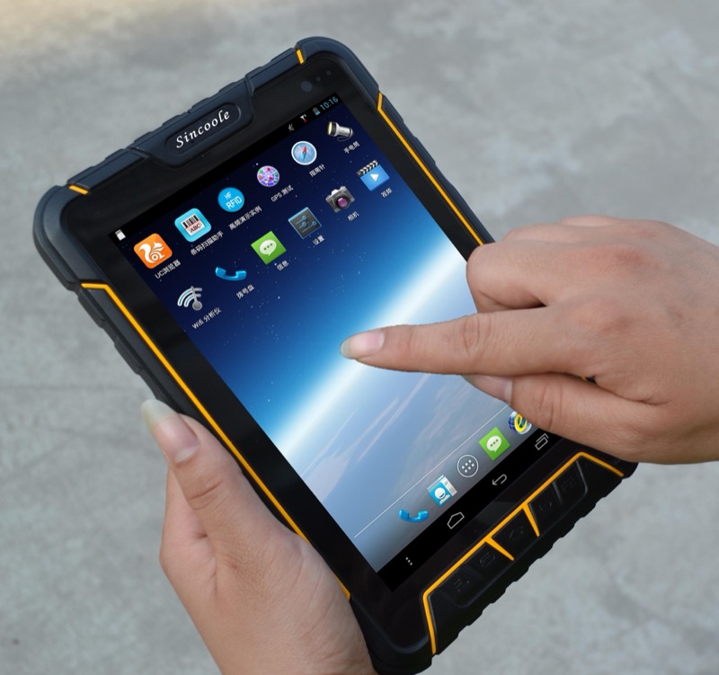 Tablette de pointage utilisee sur un chantier de construction